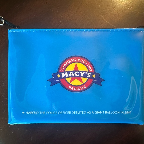 Macy’s Parade Harold Zip Case - Picture 2 of 2
